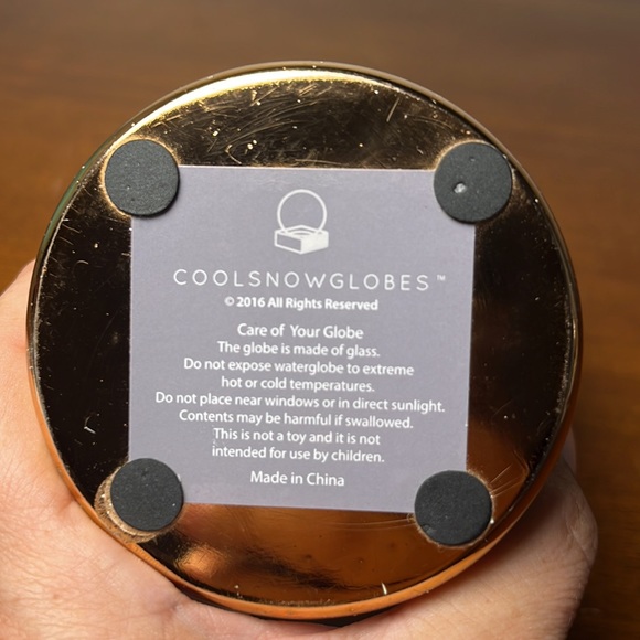 COOLSNOWGLOBES Confetti Globe - Picture 4 of 5